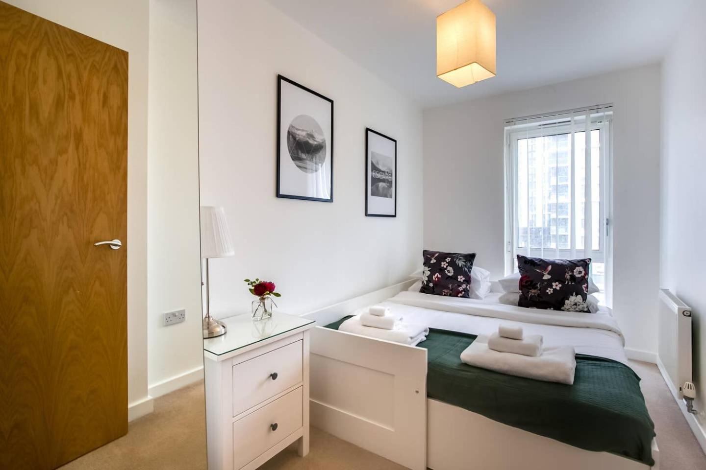 Guestready - Comfort By The Thames, W/ Balcony ลอนดอน ภายนอก รูปภาพ