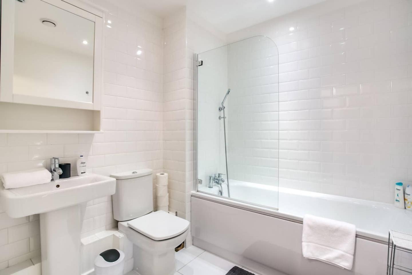 Guestready - Comfort By The Thames, W/ Balcony ลอนดอน ภายนอก รูปภาพ