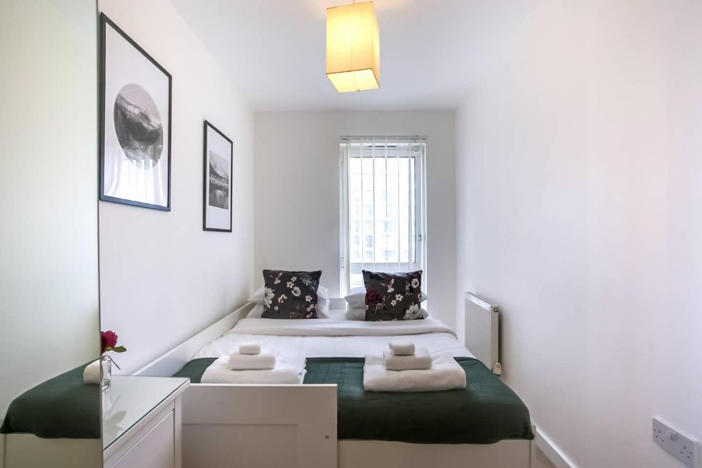 Guestready - Comfort By The Thames, W/ Balcony ลอนดอน ภายนอก รูปภาพ