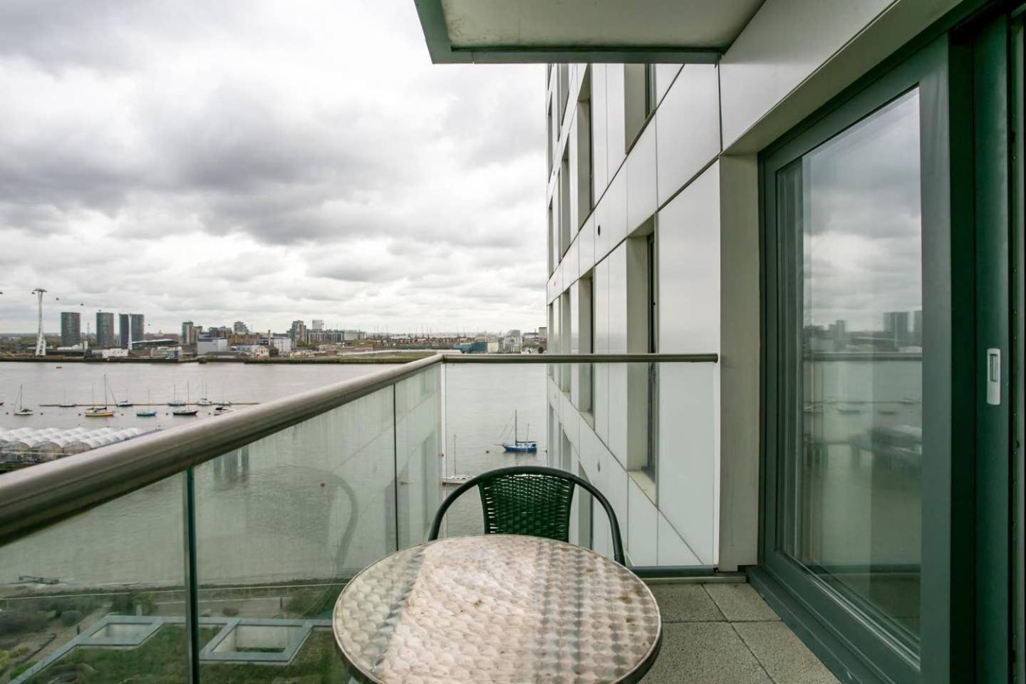 Guestready - Comfort By The Thames, W/ Balcony ลอนดอน ภายนอก รูปภาพ