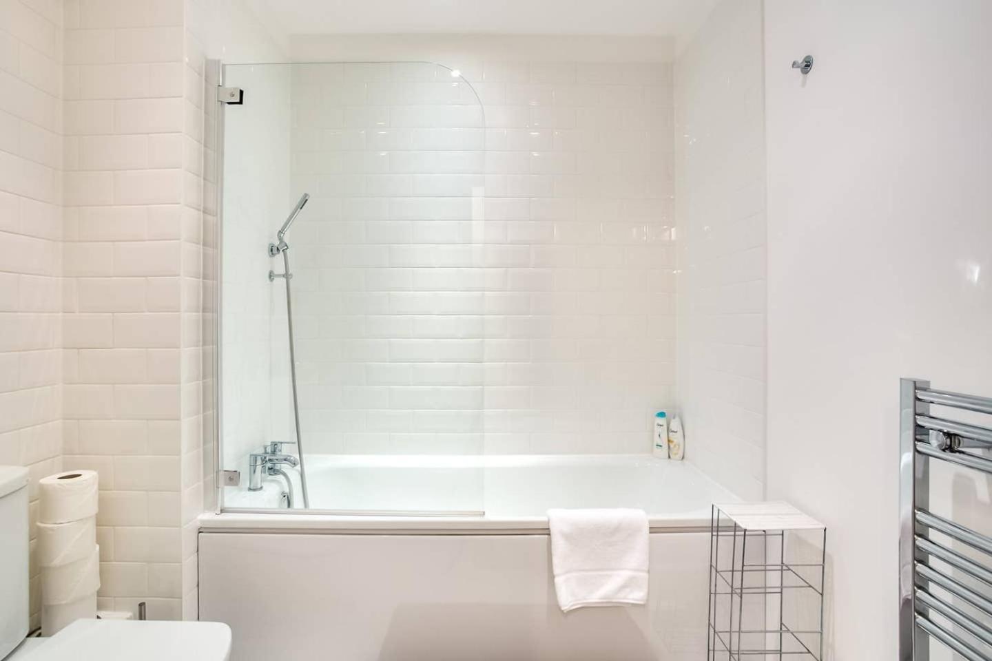 Guestready - Comfort By The Thames, W/ Balcony ลอนดอน ภายนอก รูปภาพ